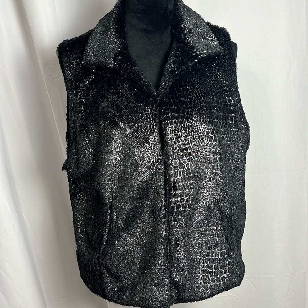 NWOT Cajon: soft, black and silver vest (L)